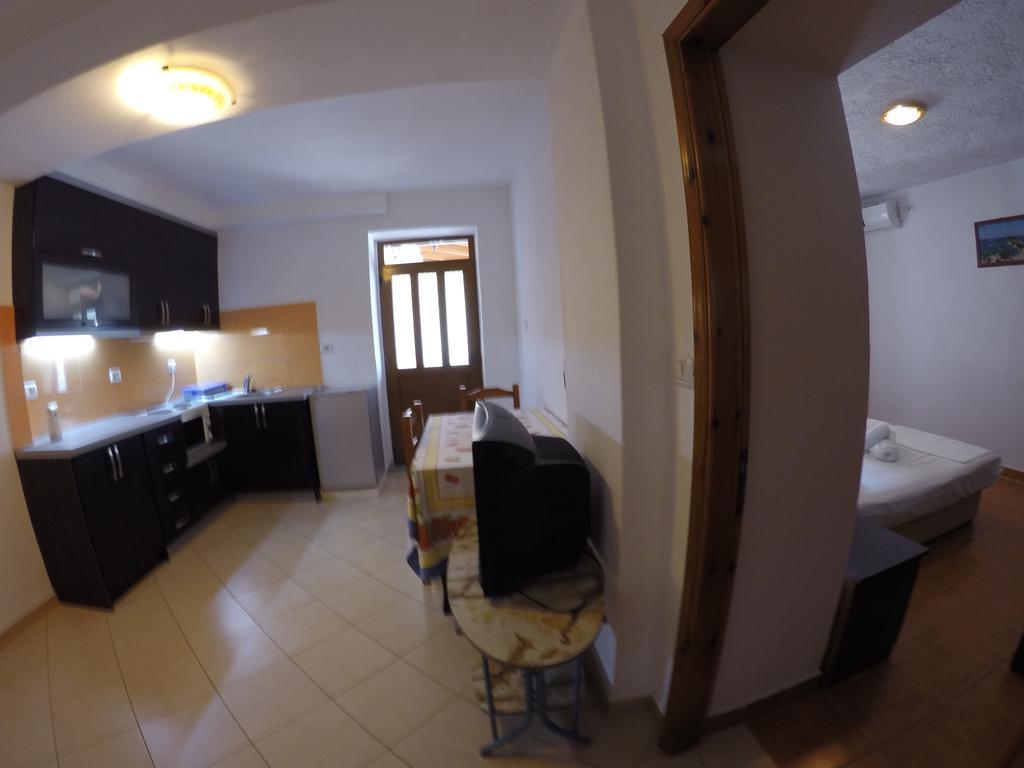 Petro'S Apartments Ksamil Exterior foto